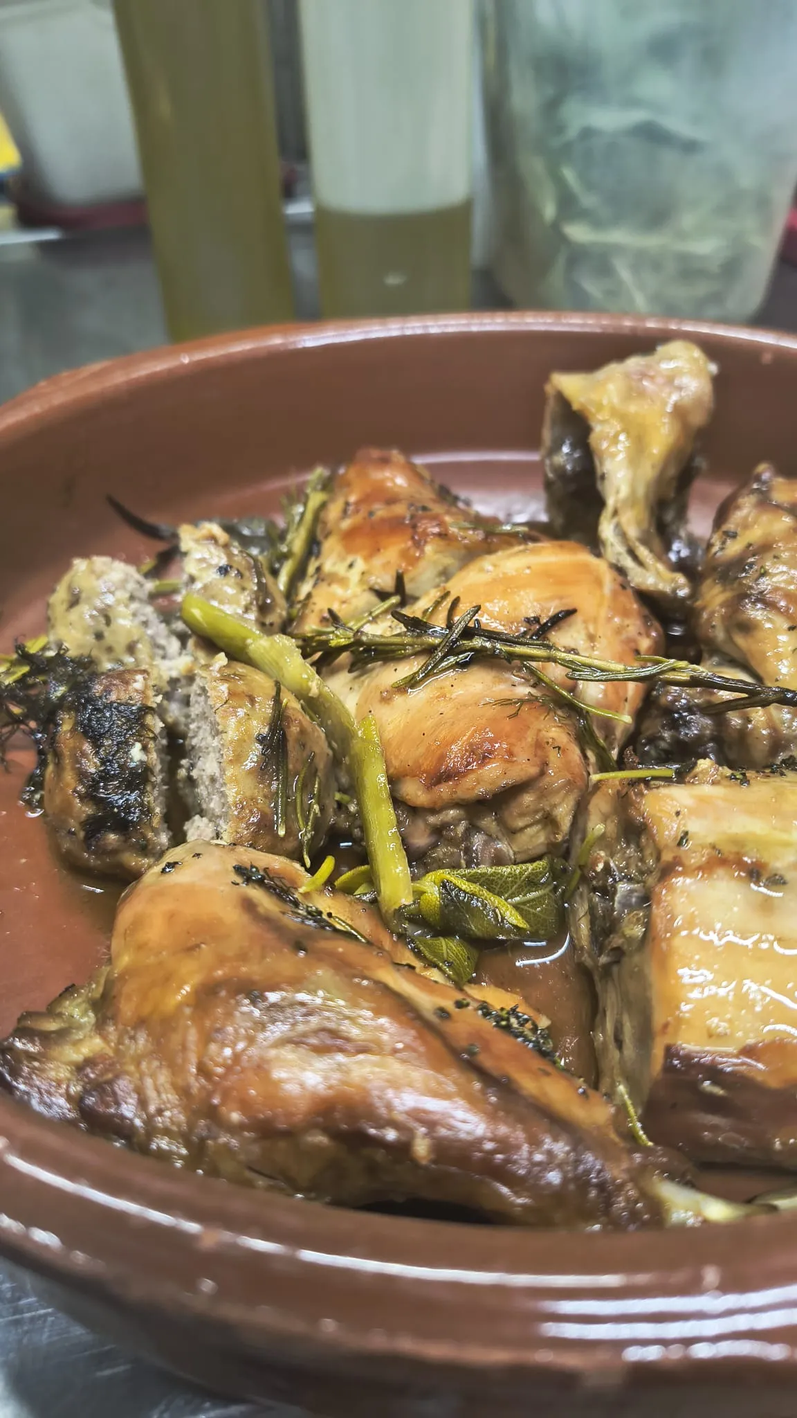 Coniglio arrosto con erbe aromatiche Coniglio arrosto con erbe aromatiche