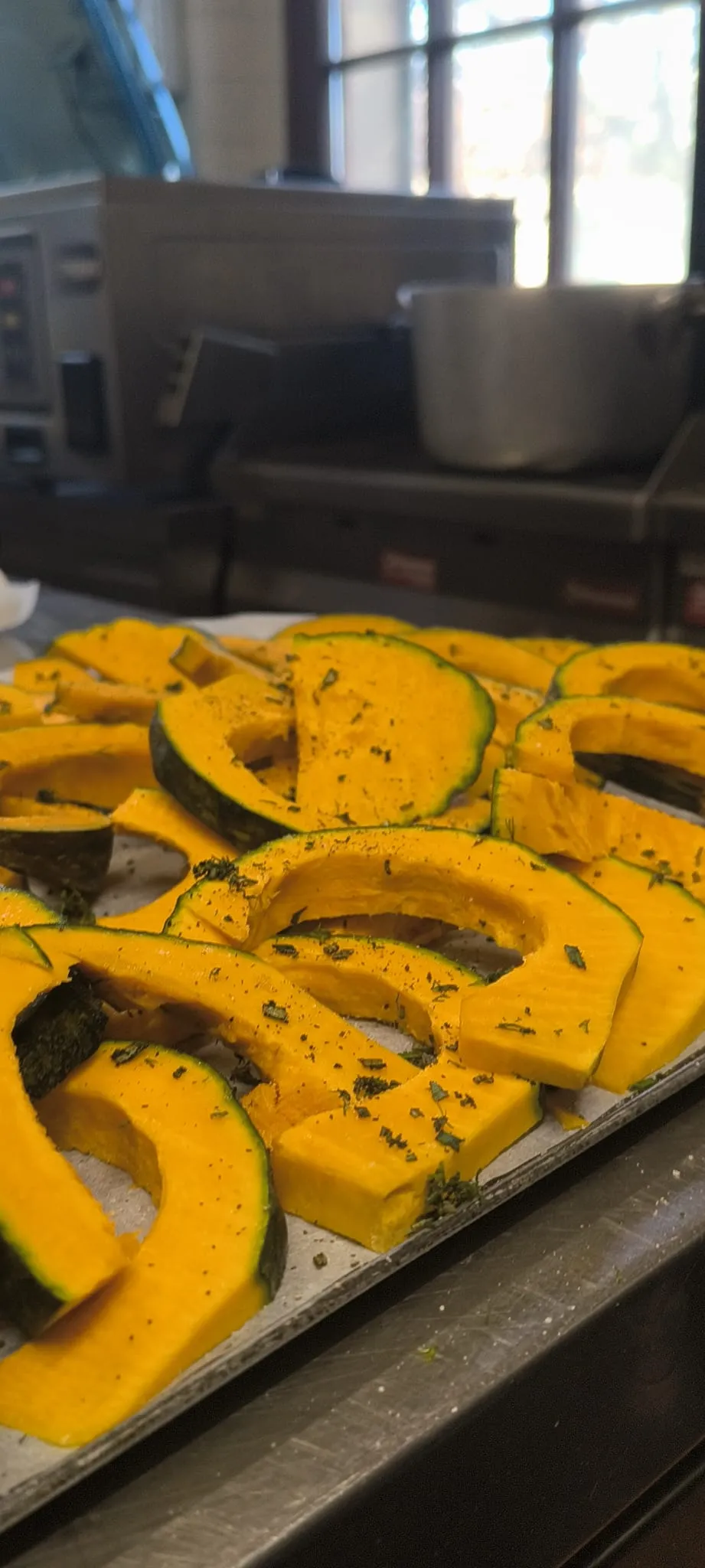Zucca arrosto dorata, appena uscita dal forno Zucca arrosto dorata, appena uscita dal forno